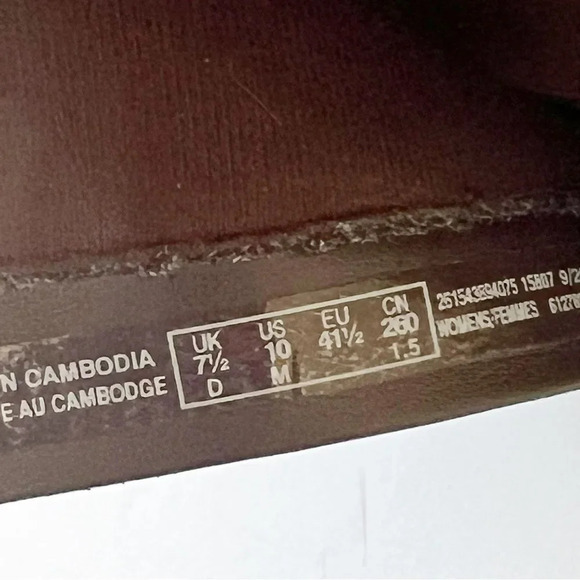 Clarks Collection Dark Brown Leather Ankle Boots Size 10 Button Detail‎ Booties - Picture 4 of 10